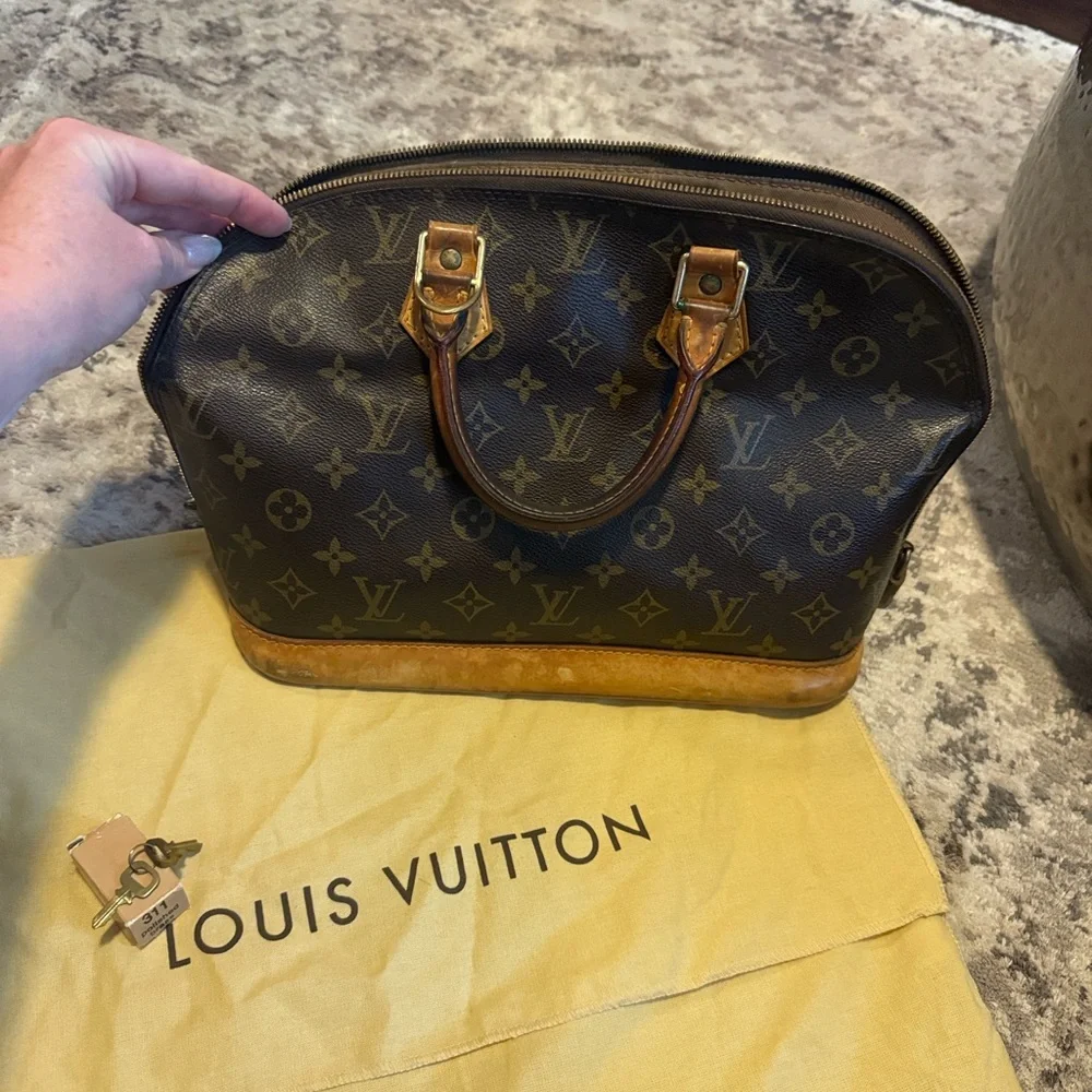 Louis Vuitton Alma MM - Picture 4 of 13
